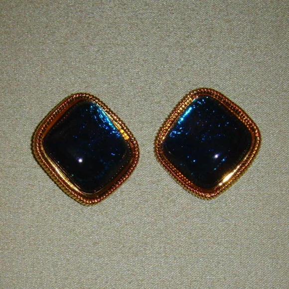 KENNETH JAY LANE Caprianti Collection for Avon Earrings - Picture 4 of 14